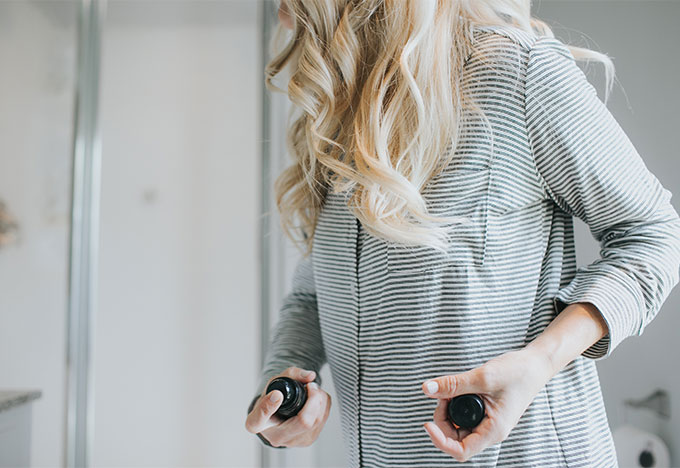how to get big beach curls with oribe spray